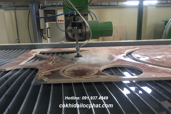 cắt nhôm CNC bằng máy cắt tia nước 4